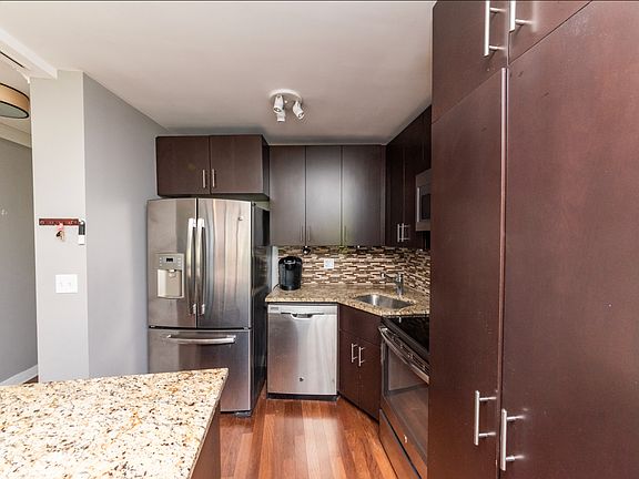 3rd image of 2930 N Sheridan Rd APT 602