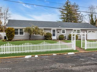 496 Apple Valley Drive, Belford, NJ 07718