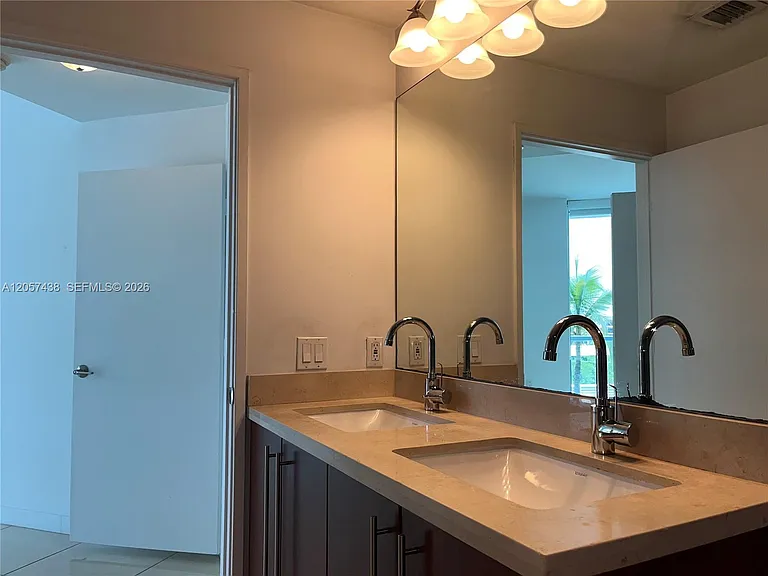 1111 SW 1st Ave #1025 — Photo 11