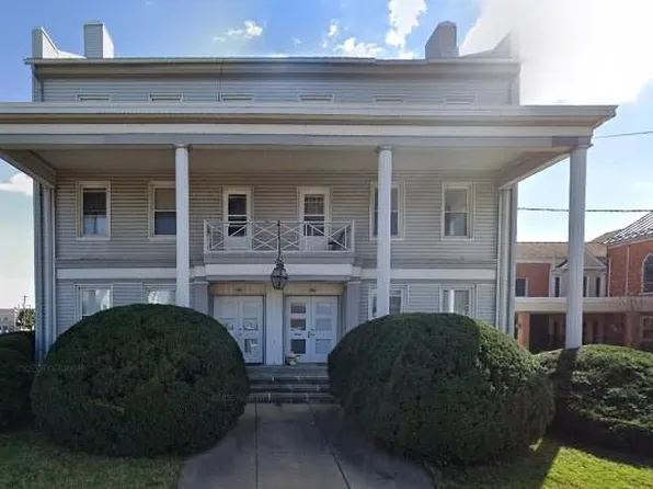 106 W Main St APT 10, New Holland, PA 17557