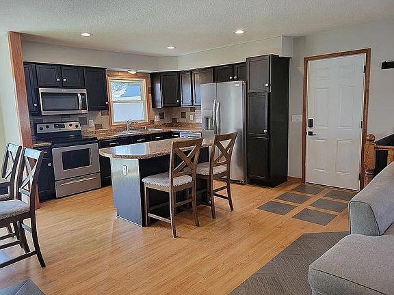 5th image of 500 6th St NE