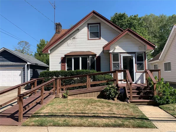224 Rolling Street, Malverne, NY 11565