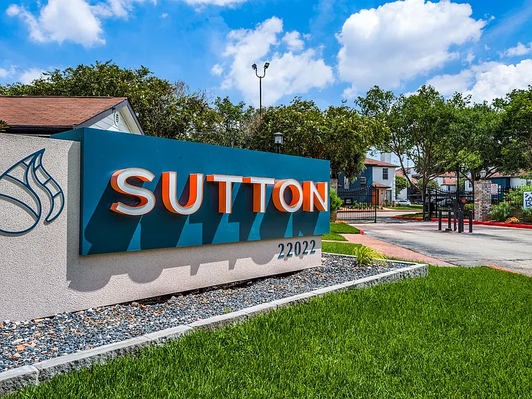 The Sutton Apartments — Photo 34