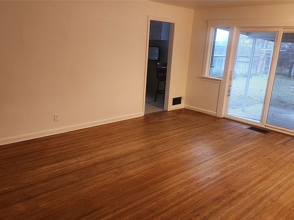 3rd image of 520 N Bellevue N