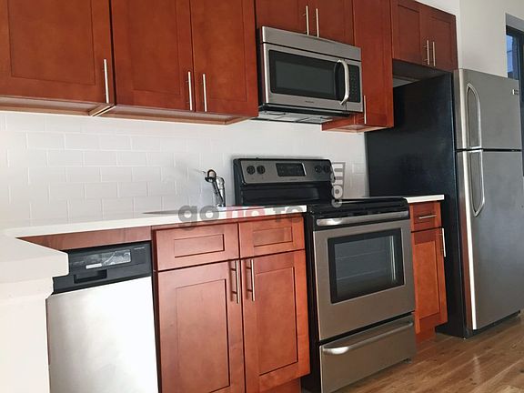 4th image of 229 W 121st St #3D