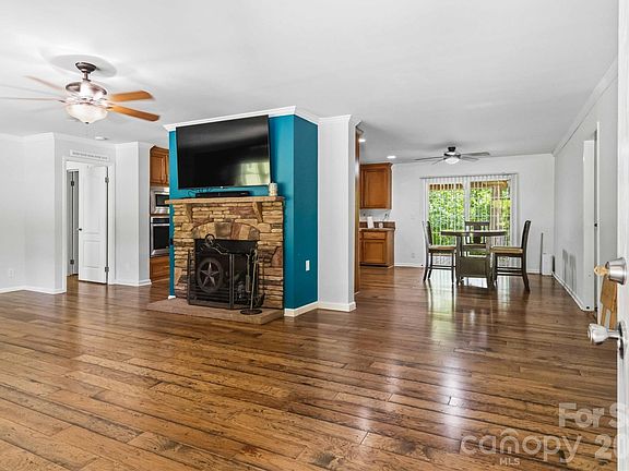 4th image of 174 Little Pine Dr