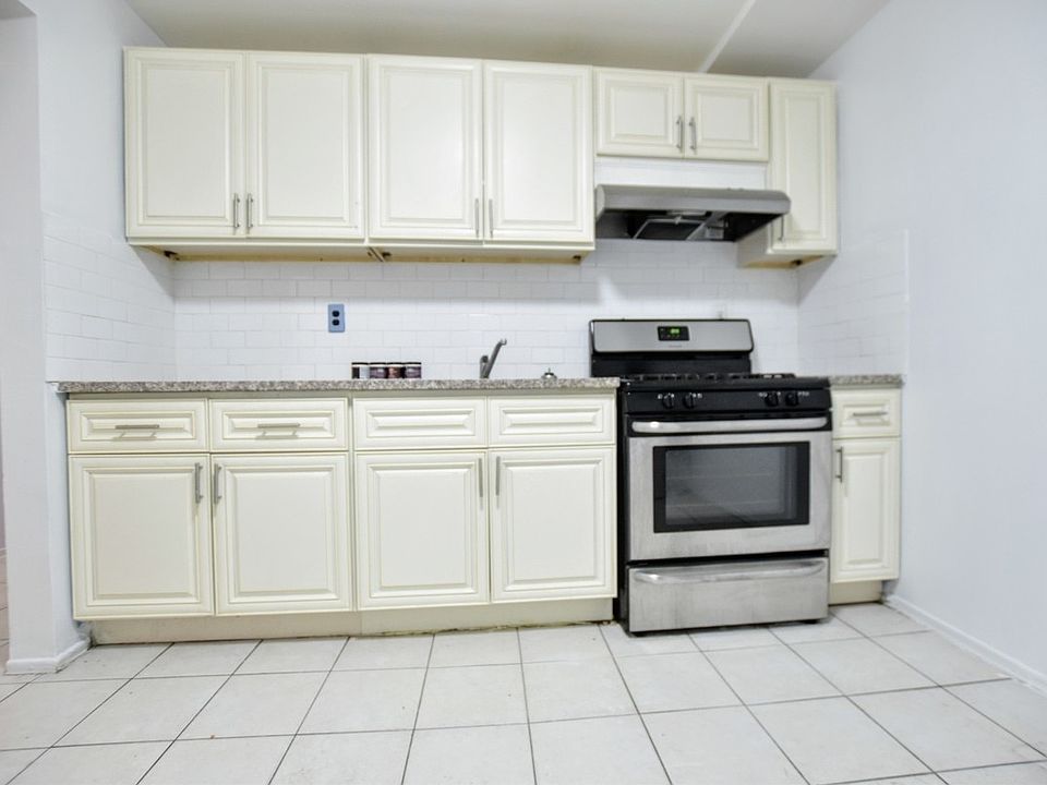1st image of 2583 38th St