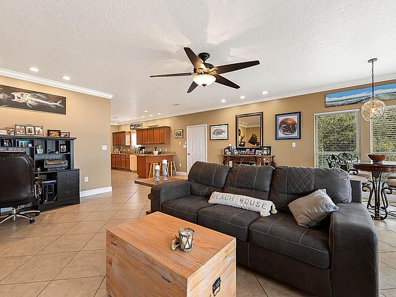 5th image of 7904 Belle Fontaine Dr