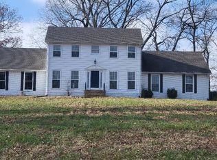 1102 Green Valley Dr, Paris, TN 38242
