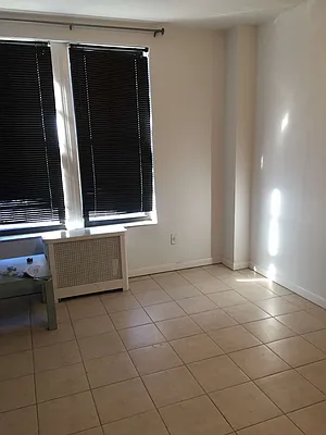 Rented by Metroline Realty | media 7