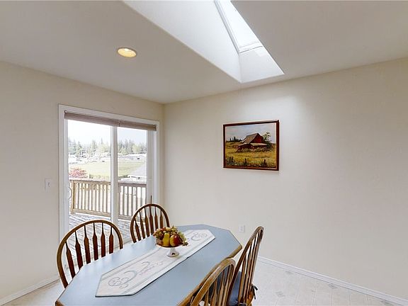 3rd image of 1472 Mountain View Dr #1