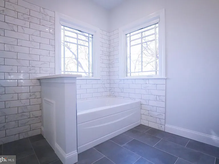 102 Waterview Dr — Photo 5