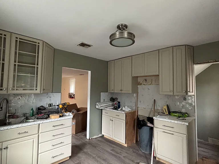 2233 Farmington Ave — Photo 11