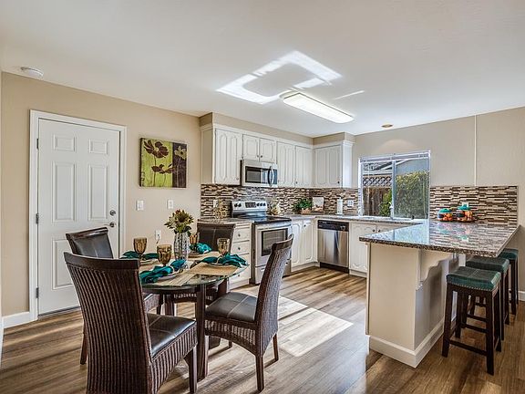 3rd image of 117 Biddleford Ct