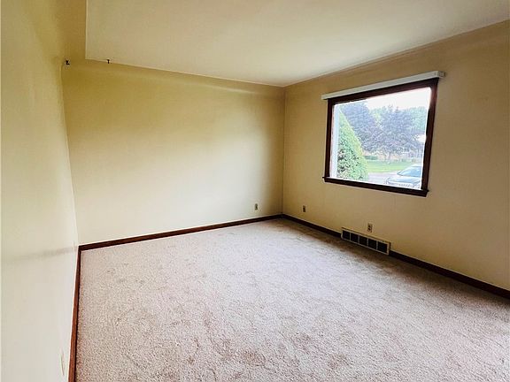 3rd image of 910 Gary Ave