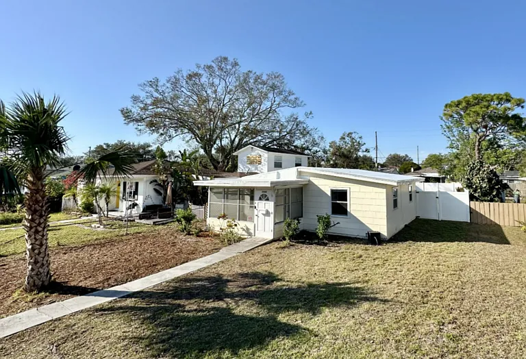5566 Kelly Dr N — Photo 5