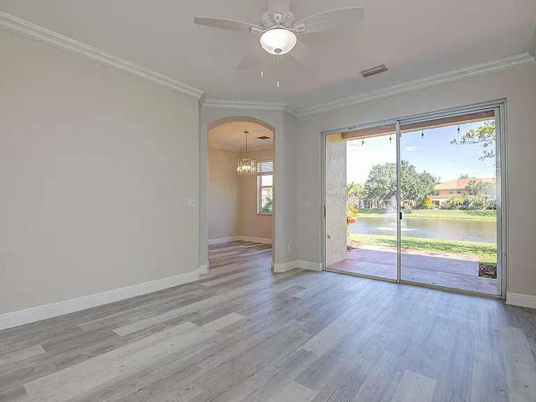 446 Rainbow Springs Ter — Photo 2