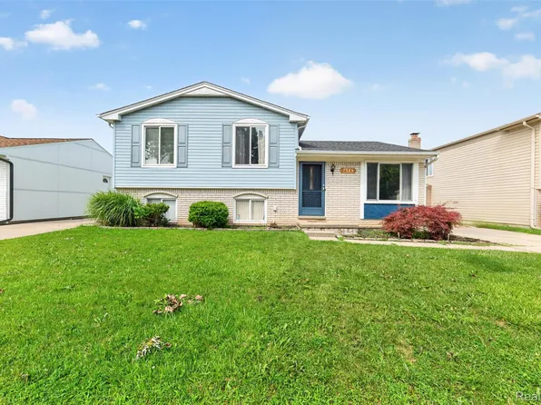 24145 Cottrell St, Clinton Township, MI 48035