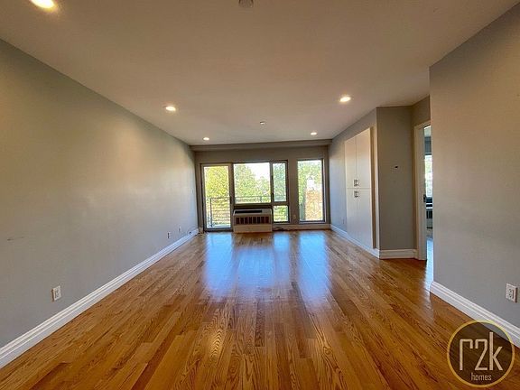 4th image of 23-23 Astoria Blvd #4R