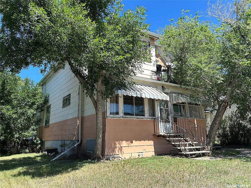 2nd image of 168 Athabasca STREET W