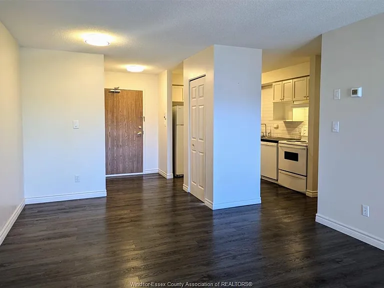 1323 Langlois Ave #302 — Photo 4