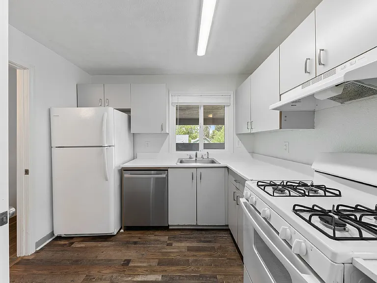 421 S College St #4 — Photo 12