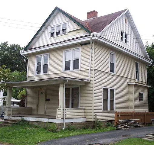 205 Lake St photo 1