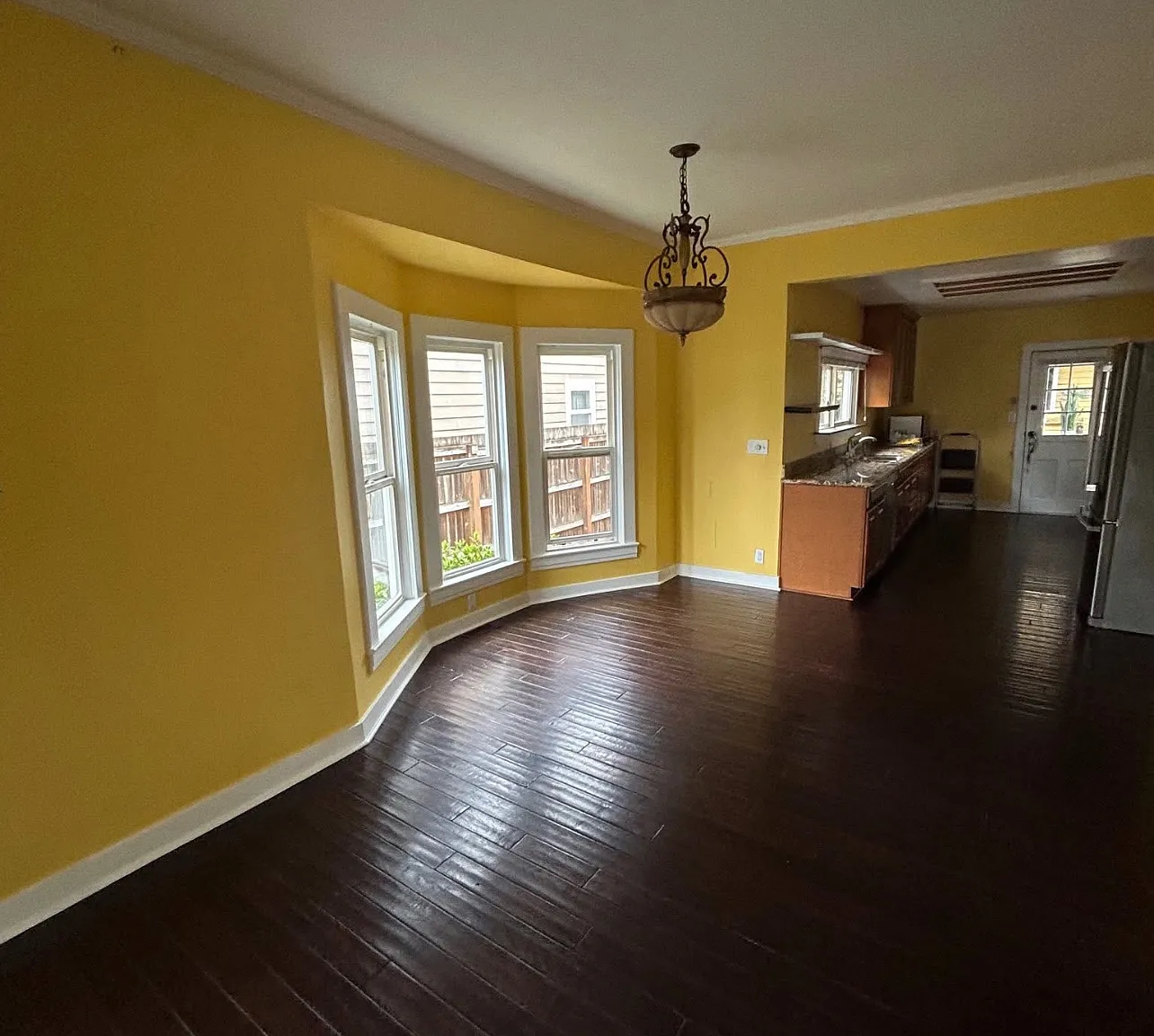 3 bed, 850 sqft, $3,200 — Photo 3