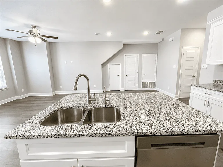 7220 Magnolia Vlg #101 — Photo 6