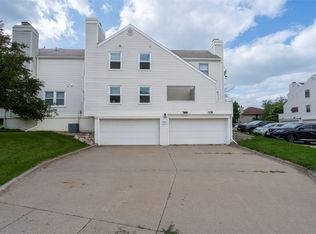 5253 Dakota Dr, West Des Moines, IA 50265