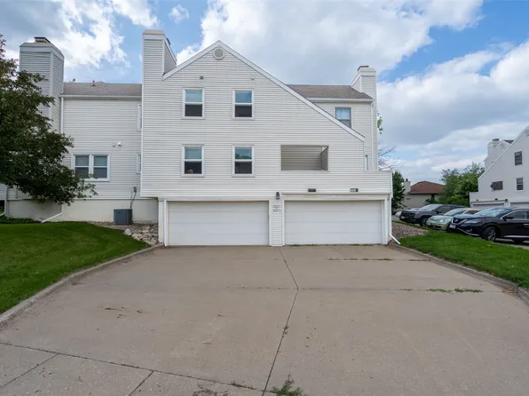 5253 Dakota Dr, West Des Moines, IA 50265