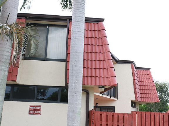 3rd image of 3679 Victoria Dr