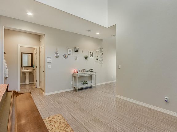 4th image of 14436 Fernando Zubia Ave