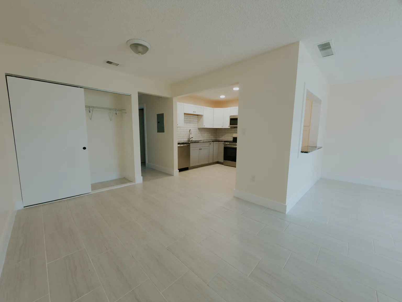1 bed, 820 sqft, $1,900 — Photo 2