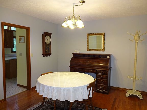 5th image of 5 Lockwood Ct
