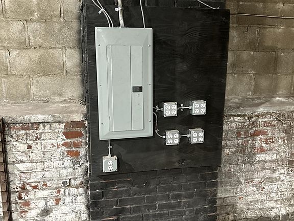 5th image of 2092 Wheatsheaf Ln