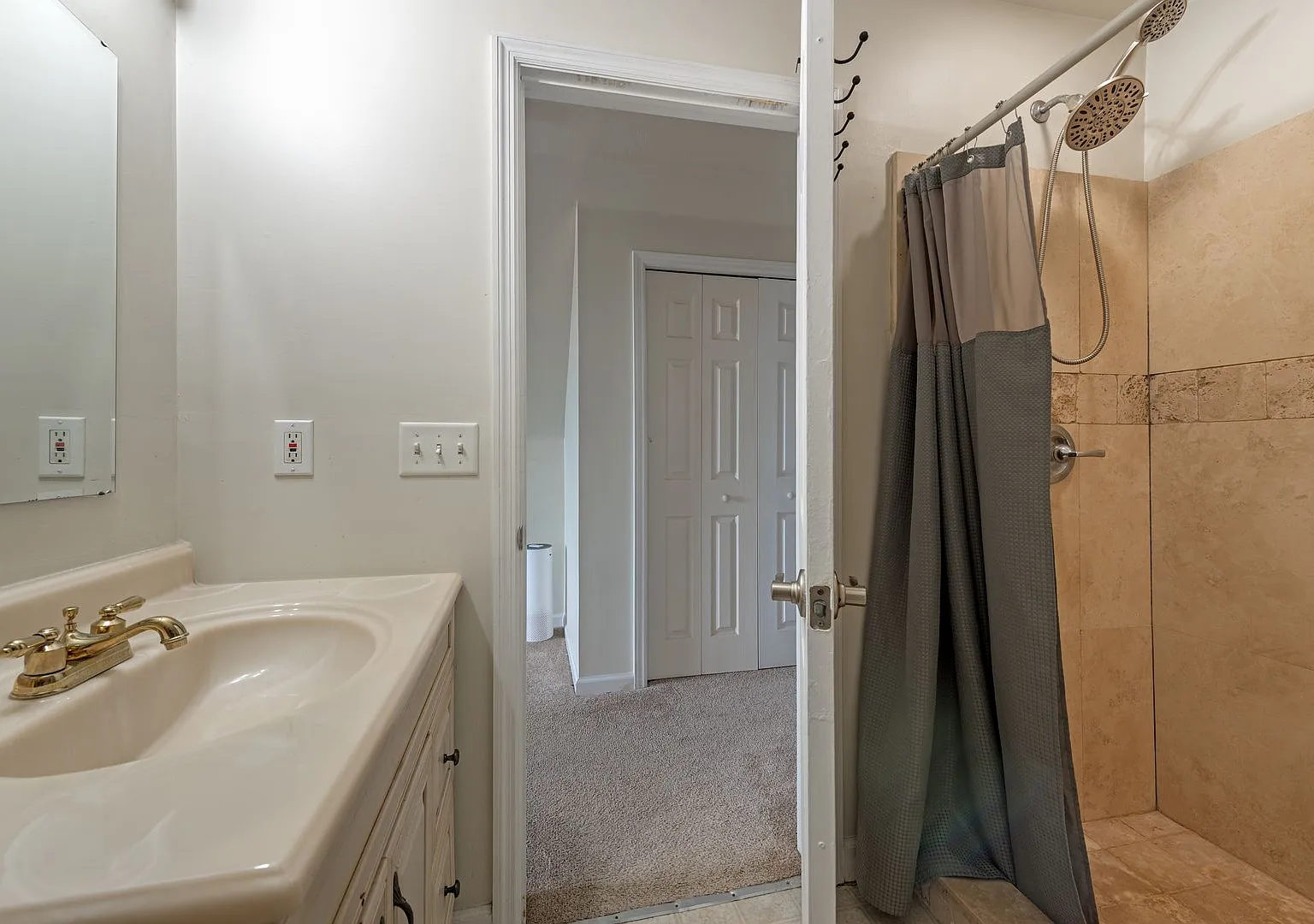 Beautiful Annual Rental Furnished Or Unfurnished Now Available — Photo 3
