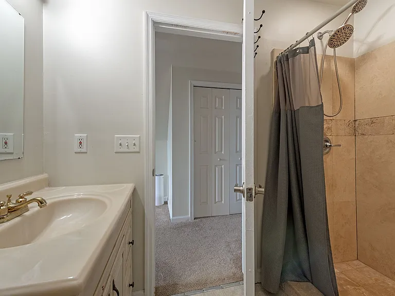 481 Leawood Cir — Photo 3