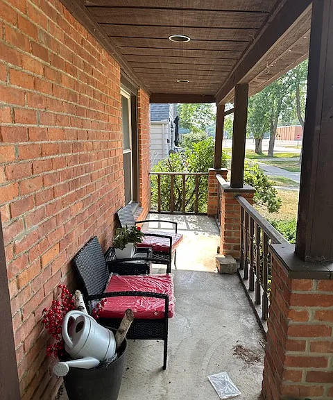 25501 Pembroke Ave — Photo 2