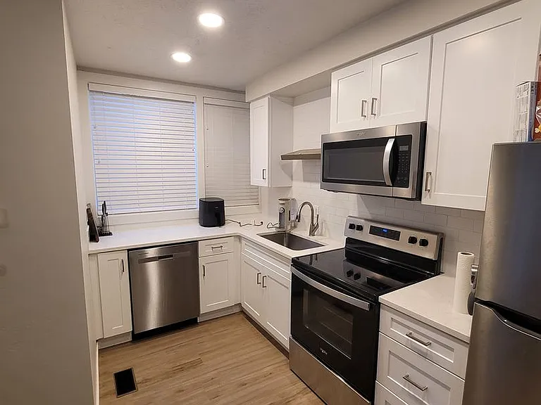 2435 W Cherry Ln — Photo 19