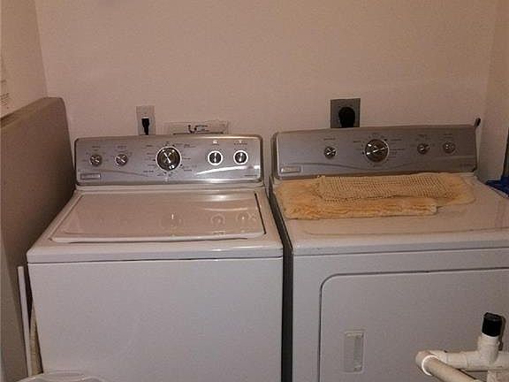 4th image of 3806 SW 7th Pl APT 101