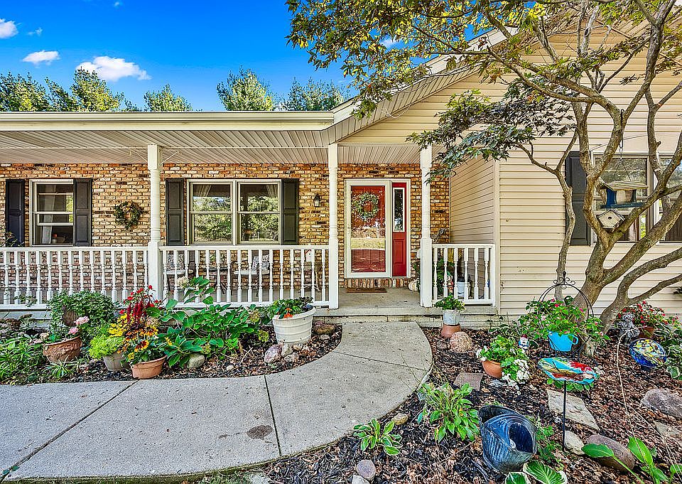 1st image of 202 Schmitt Ln