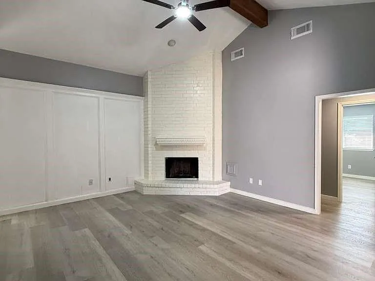 1019 Western Springs Dr — Photo 4