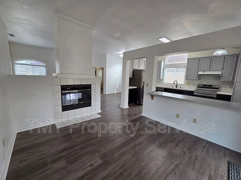2234 Wall St — Photo 43