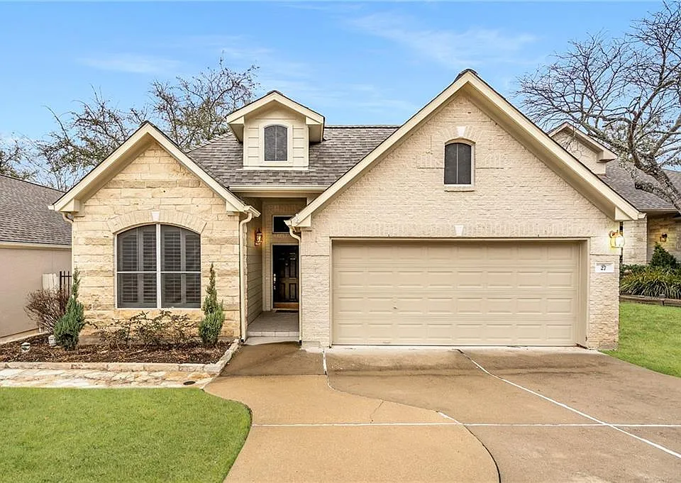 27 Troon Dr