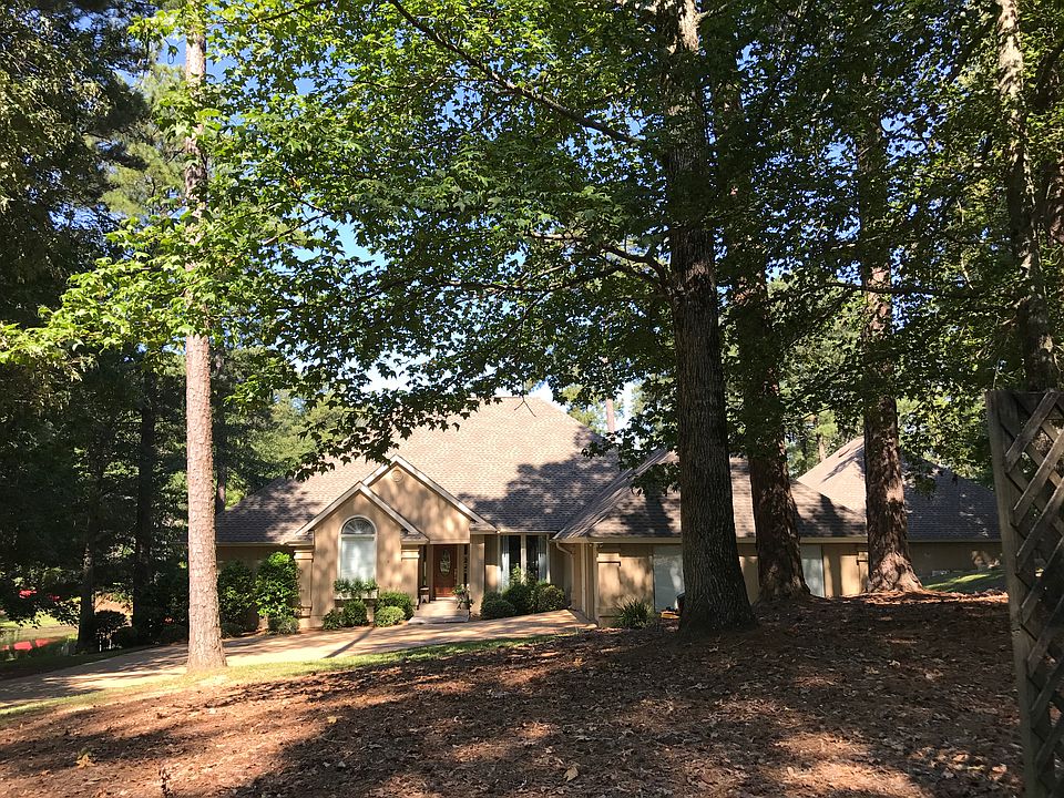 1st image of 550 Fairway Dr