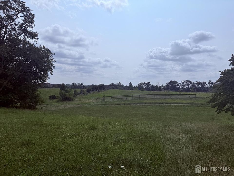 2nd image of 38 Hill Rd