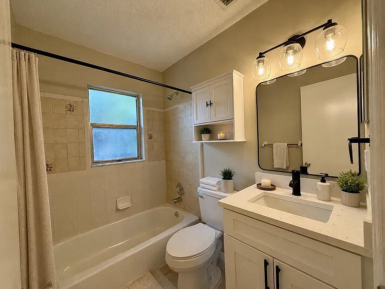 4328 Hargrave St — Photo 5