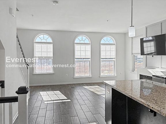 5th image of 10612 Presidential Pkwy