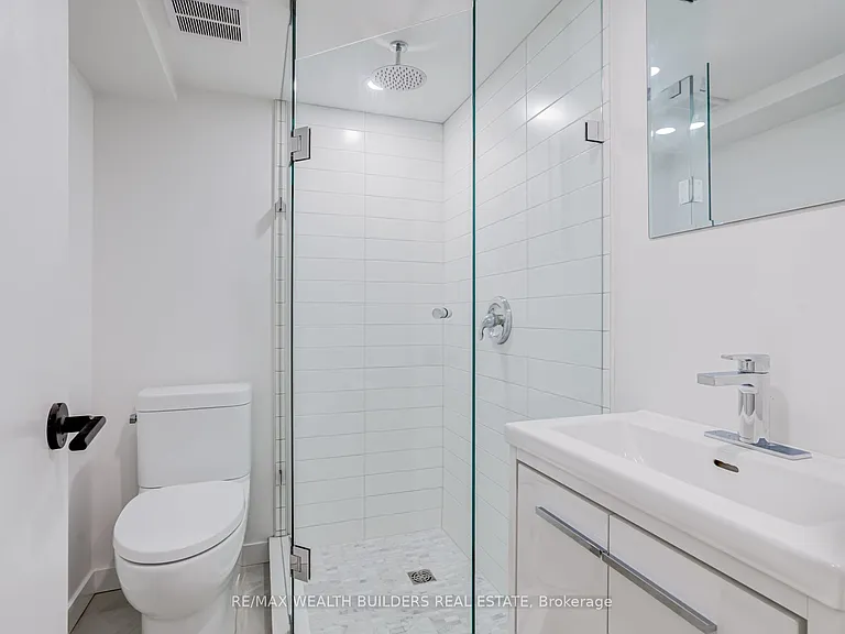 2443 Dundas St W — Photo 13